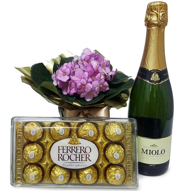 Violeta Rosa Com Ferrero Rocher e Espumante
